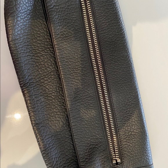 Aritzia Six Eleven Huggable Clutch - Picture 3 of 5